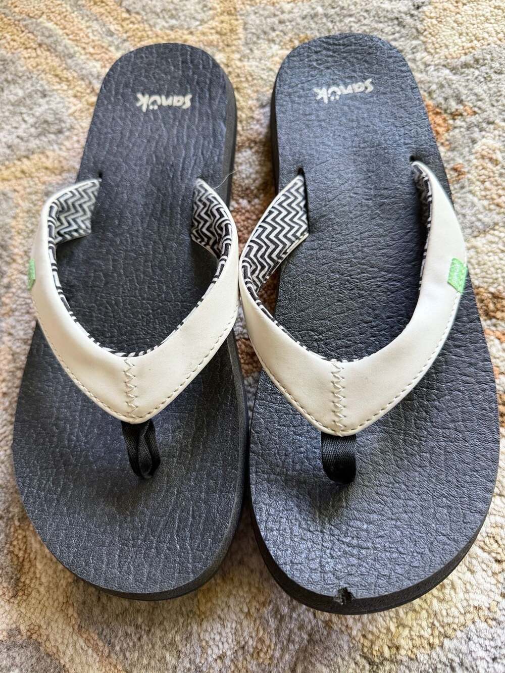 Sanuk Yoga Mat Flip Flops White Straps Chevron Pattern